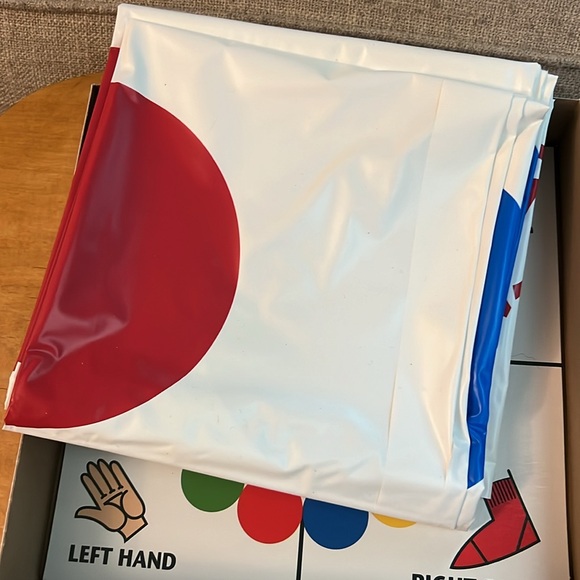 Twister game ages 6+ - Picture 3 of 3